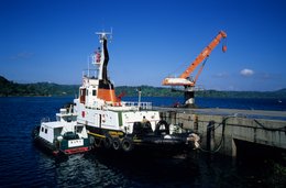 Boats;-Comoros-Archipelago;-Crane;-France;-Indian-Ocean;-Kaleidos;-Kaleidos-images;-La-parole-à-limage;-Laurent-Abad;-Maritime-transport;-Mayotte;-Port;-Quay;-Stories-Pictures;-Tugboat